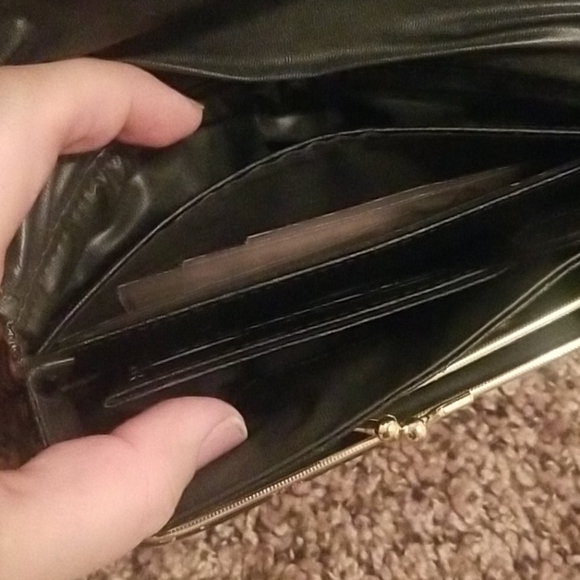 Unique Clutch - Picture 4 of 5